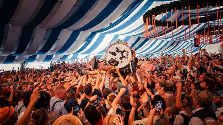 Brass Wiesn Eching Bierzelt