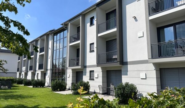 Boardinghaus Eching Neubau mit Balkonen und Terrassen