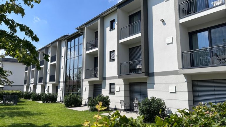 Boardinghaus Eching Neubau mit Balkonen und Terrassen